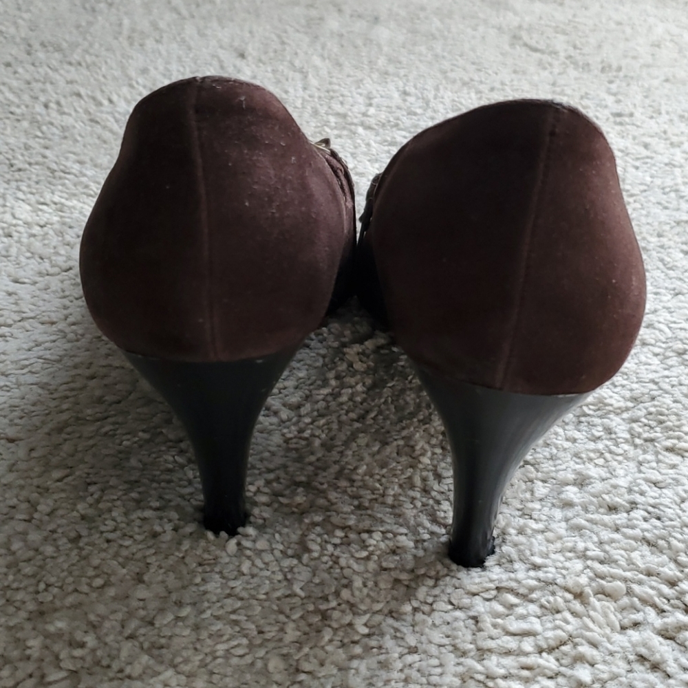 !!! HOST PICK!!!/10 Queen Suede Shoes - Picture 6 of 13